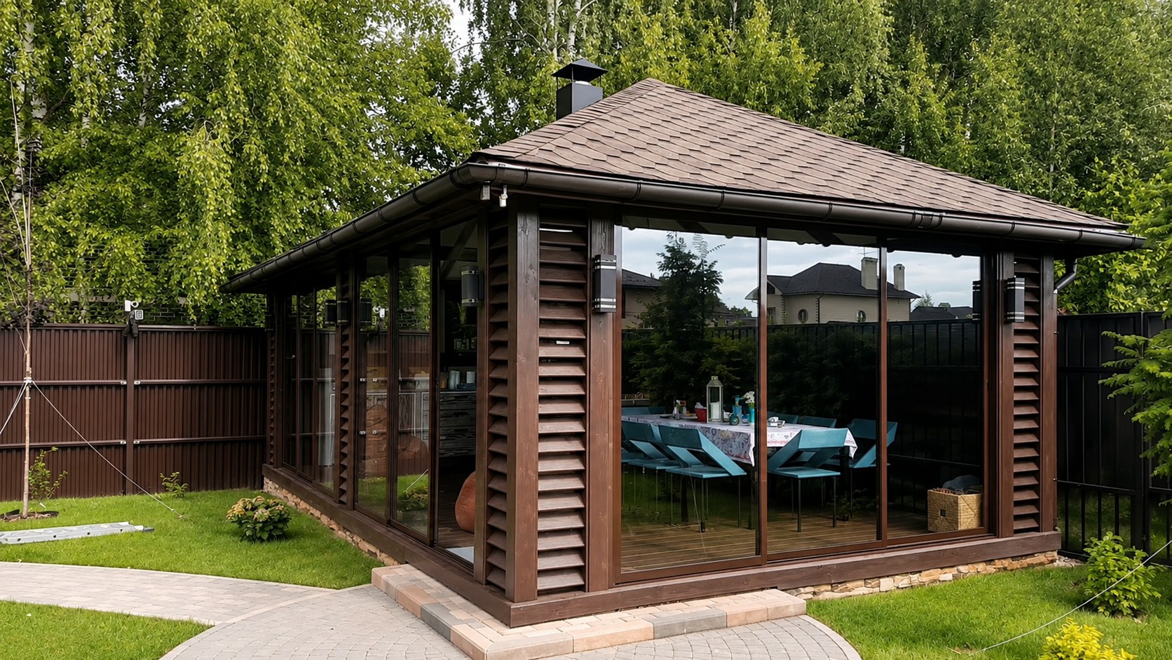 Беседка с печью и остеклением